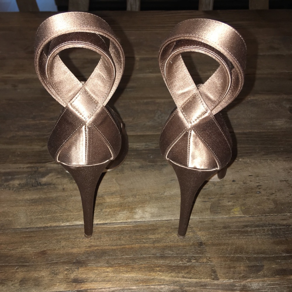 SOLD.. Rousseau Satin Gorgeous Pumps! - Picture 2 of 8
